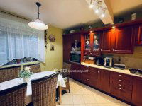 Eladó családi ház, Veszprémben 179 M Ft, 5 szobás