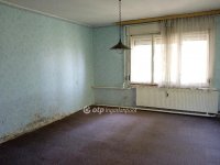 Eladó családi ház, Veszprémben 69.6 M Ft, 5 szobás