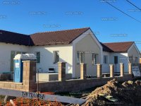 Eladó ikerház, Csörögön 99.9 M Ft, 2+3 szobás