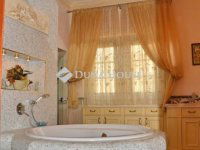 Eladó családi ház, Szombathelyen 298 M Ft, 10 szobás