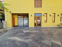 Eladó családi ház, Pápán 249 M Ft, 9+11 szobás