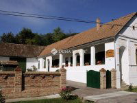 Eladó családi ház, Villánykövesden 198 M Ft, 8 szobás