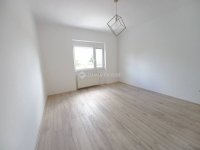 Eladó téglalakás, Pécsett 55.9 M Ft, 3 szobás