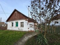 Eladó családi ház, Karcagon 11 M Ft, 1+1 szobás