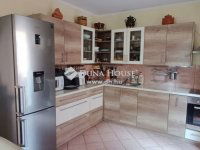 Eladó családi ház, Szentendrén 339 M Ft, 10 szobás