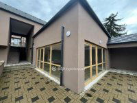 Eladó téglalakás, Szekszárdon 135 M Ft, 3+2 szobás