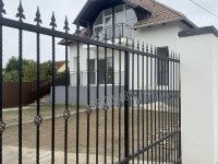 Eladó családi ház, Vácon 130 M Ft, 5+1 szobás