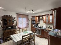 Eladó családi ház, XVI. kerületben 164.9 M Ft, 9 szobás