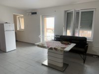 Eladó családi ház, Vecsésen 299.9 M Ft, 13 szobás