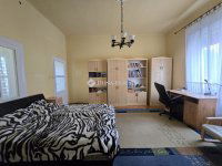 Eladó családi ház, Pécsett 126.9 M Ft, 6 szobás