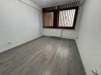Kiadó iroda, Veszprémben, Óváros téren 80 E Ft / hó