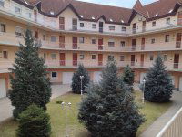 Eladó téglalakás