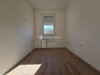 Eladó panellakás, Pécsett 44.9 M Ft, 2+1 szobás