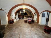 Eladó üzlethelyiség, Hőgyészen 82.55 M Ft