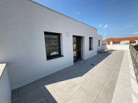 Eladó téglalakás, Siófokon 180 M Ft, 4 szobás