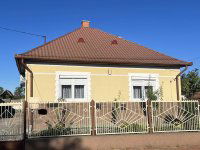 Eladó családi ház