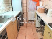 Eladó téglalakás