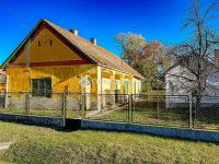 Eladó családi ház, Lajoskomáromban 9.7 M Ft, 2 szobás