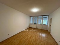 Eladó téglalakás, Szekszárdon 38 M Ft, 1+2 szobás