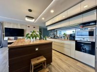 Eladó családi ház, Budakalászon 299 M Ft, 6+2 szobás