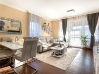 Eladó sorház, Nagytarcsán 126 M Ft, 4 szobás