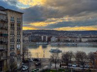 Eladó téglalakás, V. kerületben 319 M Ft, 3 szobás