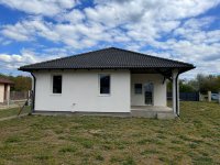 Eladó családi ház, Kiskunlacházán 92.9 M Ft, 3 szobás