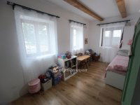 Eladó családi ház, Sukorón 104.9 M Ft, 3+1 szobás