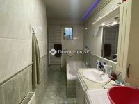 Eladó családi ház, XVII. kerületben 134.9 M Ft, 5 szobás