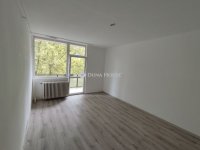 Eladó téglalakás, Tatabányán, Komáromi utcában 32.99 M Ft