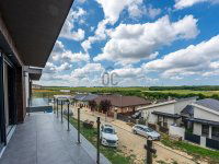 Eladó családi ház, Pécelen 350 M Ft, 9 szobás