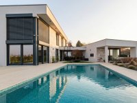 Eladó családi ház, Vácon 349.9 M Ft, 7 szobás