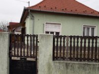 Eladó családi ház, Szigetszentmiklóson 40 M Ft, 2 szobás