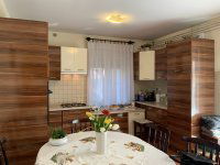 Eladó családi ház, Vácon 145 M Ft, 4 szobás