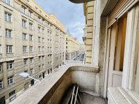 Eladó téglalakás, V. kerületben 168 M Ft, 4 szobás