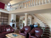 Eladó családi ház, Pécsett 385 M Ft, 6 szobás