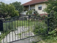 Eladó családi ház, Pécsett 113 M Ft, 5 szobás