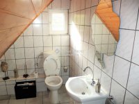 Eladó családi ház, Sukorón 96.25 M Ft, 5 szobás