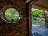 Eladó családi ház, Pécsett 460 M Ft, 8 szobás