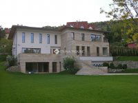 Eladó családi ház, III. kerületben 834.2 M Ft, 7 szobás