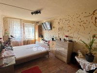 Eladó téglalakás, Pápán 31.9 M Ft, 2+1 szobás