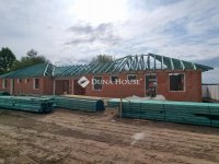 Eladó ikerház, Zsámbékon 102 M Ft, 4 szobás