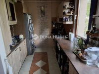 Eladó családi ház, Vecsésen 149.999 M Ft, 5 szobás