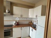 Eladó téglalakás, VI. kerületben 109.9 M Ft, 3 szobás