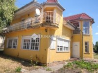 Eladó családi ház, Cegléden 85 M Ft, 7 szobás