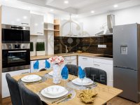 Eladó sorház, XII. kerületben 395 M Ft, 9+5 szobás