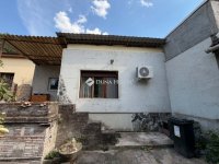 Eladó családi ház, Esztergomban 37.7 M Ft, 1+2 szobás