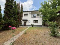 Eladó téglalakás, Komáromban 87 M Ft, 4 szobás