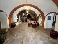 Eladó üzlethelyiség, Hőgyészen 82.55 M Ft