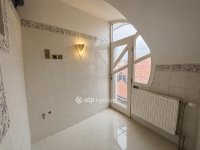 Eladó téglalakás, Pécsett 89.9 M Ft, 4 szobás